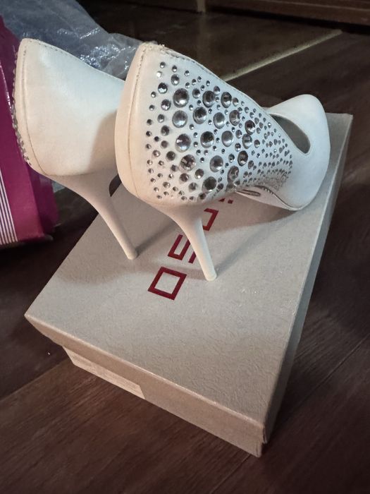 Разный размерде туфлилар