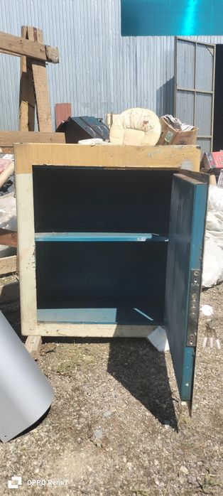 Срочно Продам сееф.