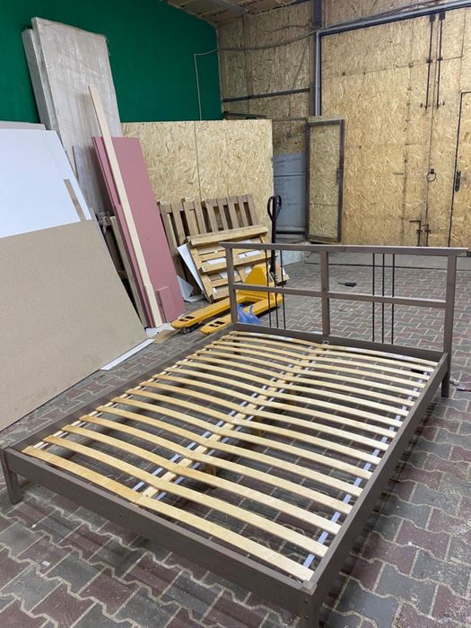 Продам кровать без