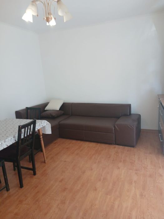 Închiriez apartament