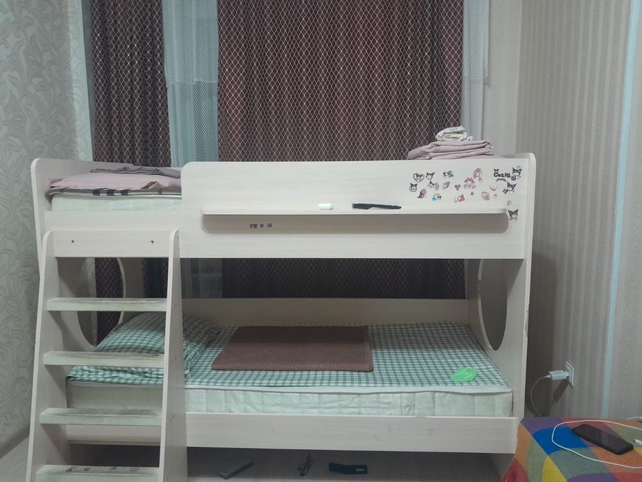 Продается двухъярусная детская кровать без матрасами