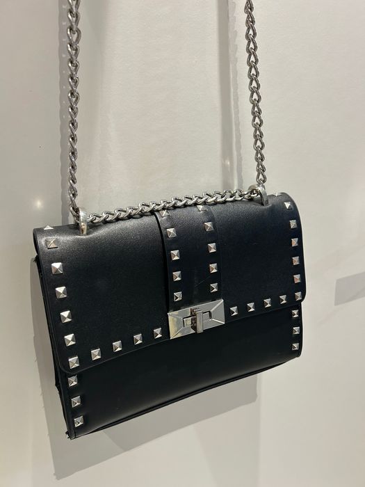 Дамска чанта с капси