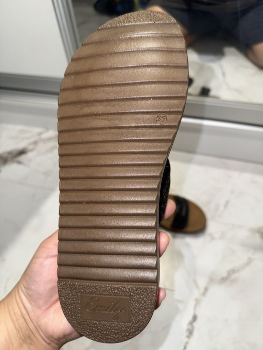 Сандали летние ,кожанные со стразами