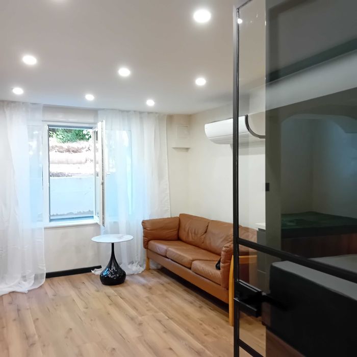 Продава се Едностаен апартамент в София, Център - 38 кв.м за 5790 €/кв.м - Снимка #2