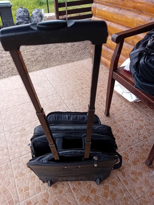 Vând geanta de umăr De Fanai THE WÒRLD