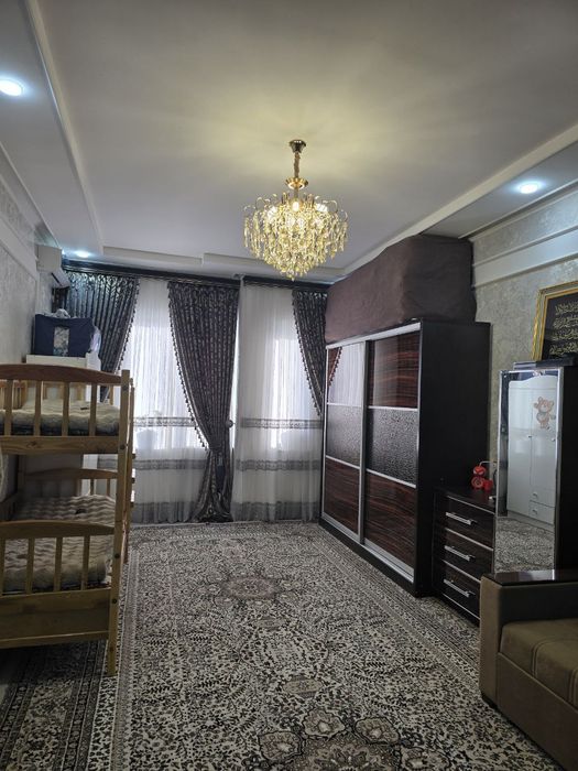 Xonabodda 2 etajli kottej sotiladi.