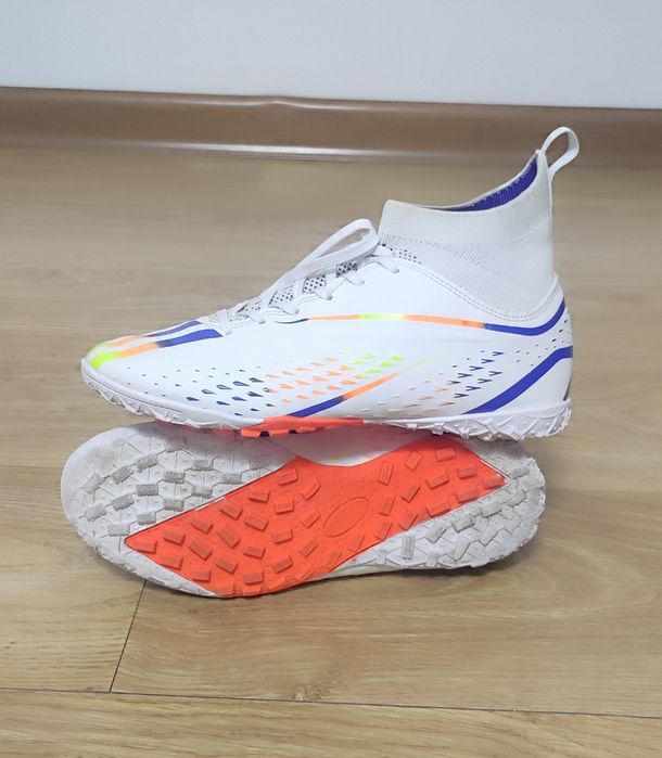 Продам футбольные бутсы