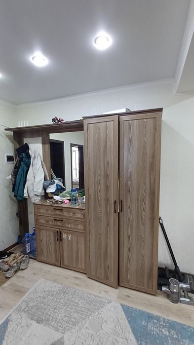 Продам Прихожая б/у