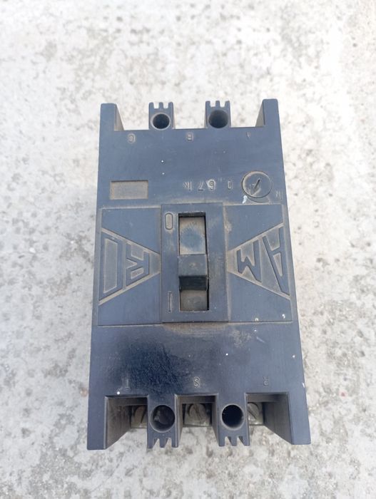 Transformator ,2 comutatoare, întrerupător automat