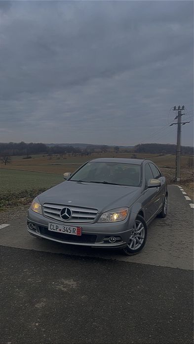 Vand Mercedes C-Class w204 in stare foarte buna tehnica