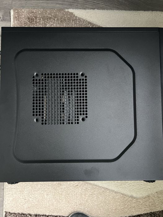 Компютър  с процесор intel xeon E5 2680 v4 с 16 гигабайта рам ddr4