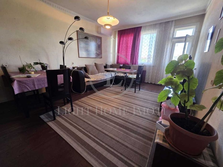 Реф. 2784 Тристаен Обзаведен / Гараж /  Стая / Таванско Помещение