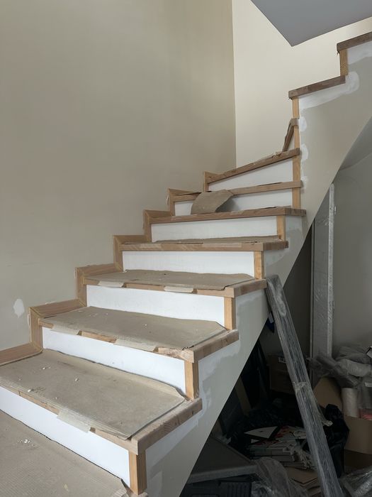 Vand casa insiruita