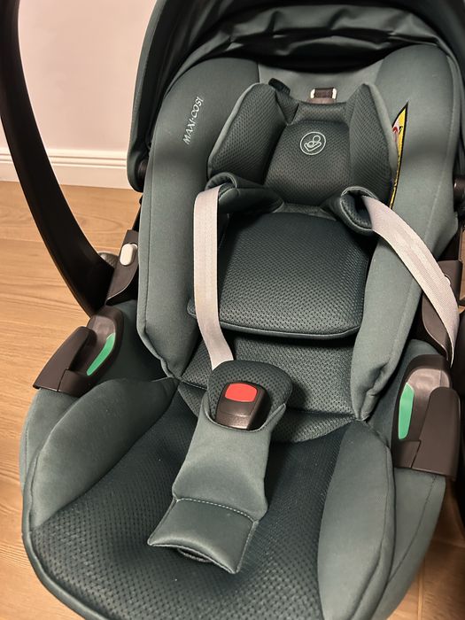 Scoica auto I-SIZE MAXI-COSI Pebble 360 cu baza Familyfix 360 PRO