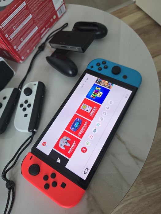 Nintendo Switch OLED + Accesorii