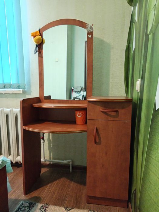 Кровать с тумбочка и стол