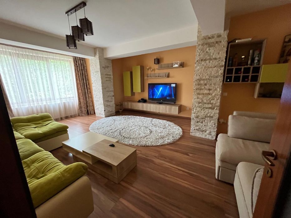 Ofer spre inchiriere apartament 3 camere in zona Compozitori