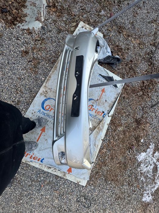 Продам передний бампер тайота 35