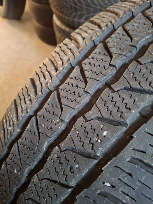 4 Anvelopele de iarnă 205 75 r16C Continental