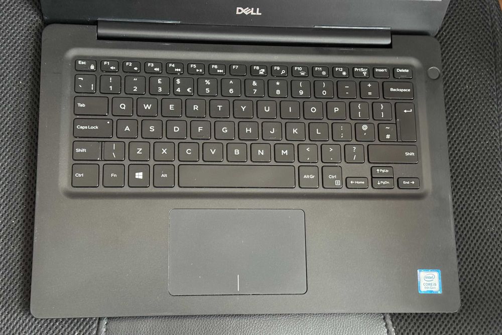 Лаптоп Dell Vostro 5481 1080p Core i5-8265U 8GB RAM 256GB нова батерия