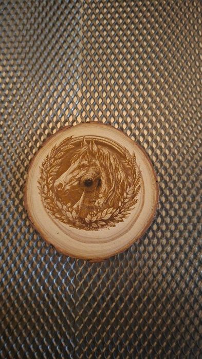 Уникални дървени гравюри – персонализирани подаръци по ваш вкус!