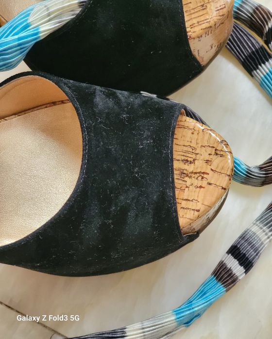 Продам женские босоножки на платформе