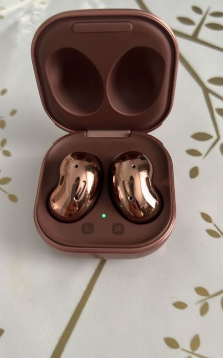 Смарт часы и наушник