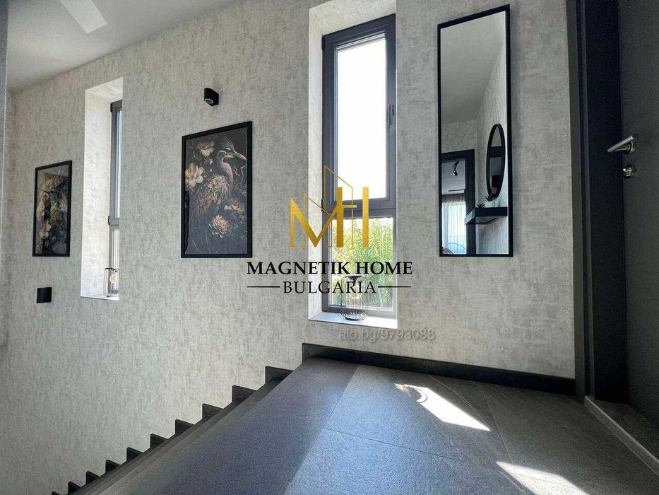 Великолепна къща с 3 спални, 4 бани, 2 паркоместа  в ж.к. Крайморие