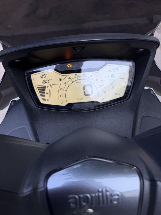 Schimb cu Auto / Ofer diferenta oricat este nevoie / Aprilia SXR 50 / 2023 / 4T