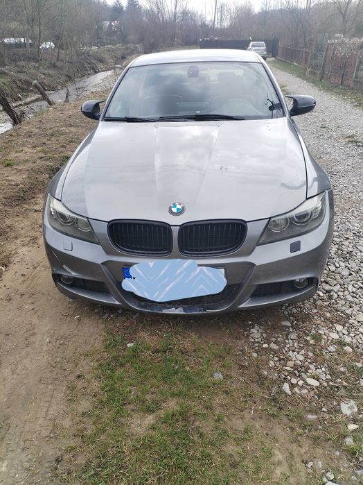 Mașină, lucruri,