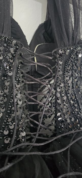 Бална рокля , Дантела