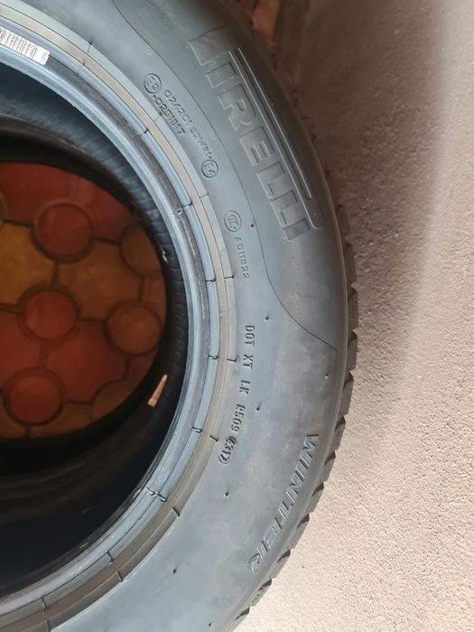 2 Anvelope pirelli iarna  SUV 215/65/16