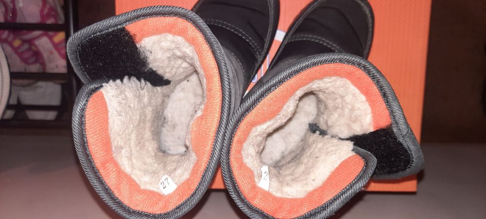 Продается детские угги и дутики на мальчика