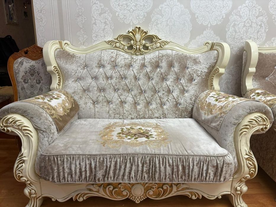 Диван для гостиной комнаты