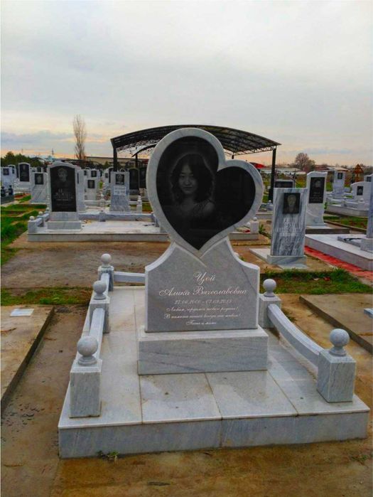 Памятники из мрамора и гранита