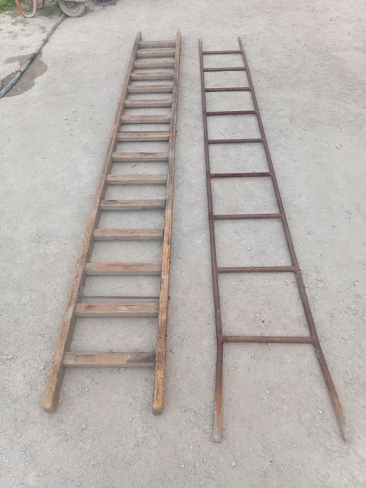 Лестница деревянная и железная