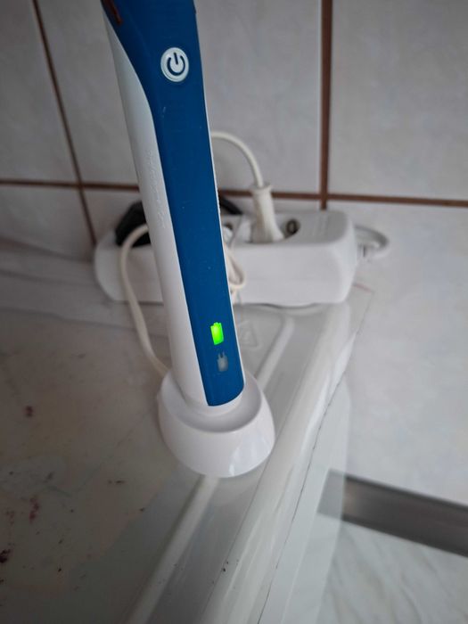 Set 3 incarcatoare noi periuta de dinti electrica Braun/OralB seria 3757