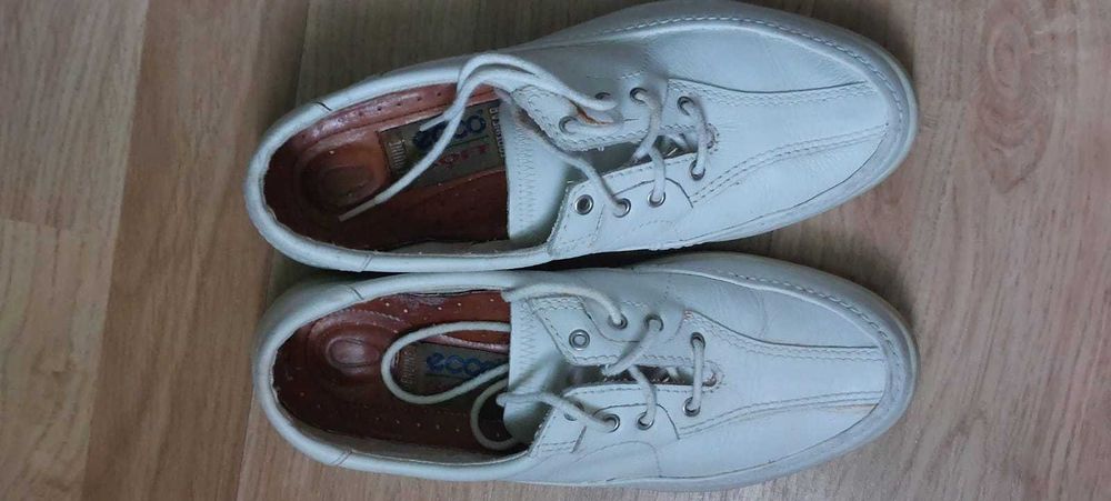 Adidasi dama marimea 37 + bonus slapi roz