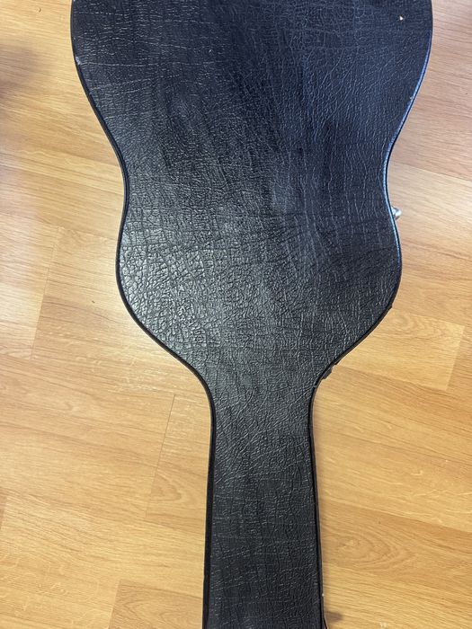 Продавам електрическа китара Harley Benton SC-400 SGT Classic+кейс с леки външни забележки+подарък нови струни и ръчноизработен кожен колан