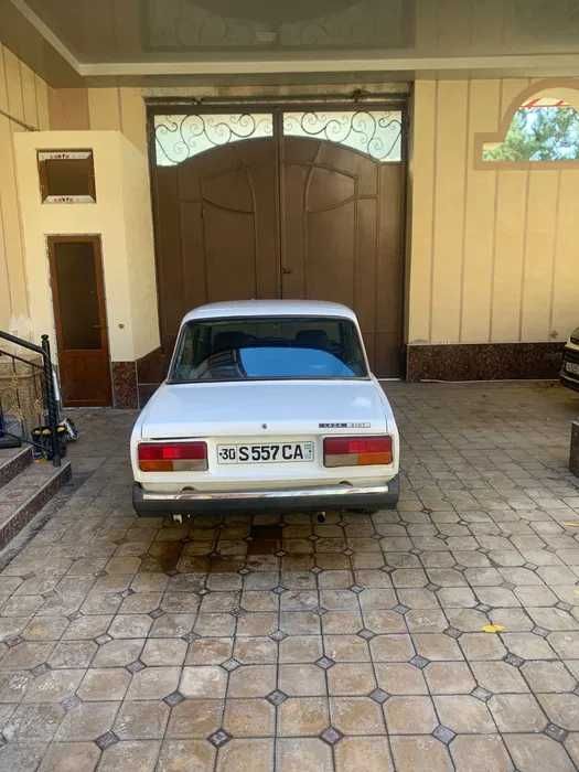 Автомобиль ВАЗ 2107