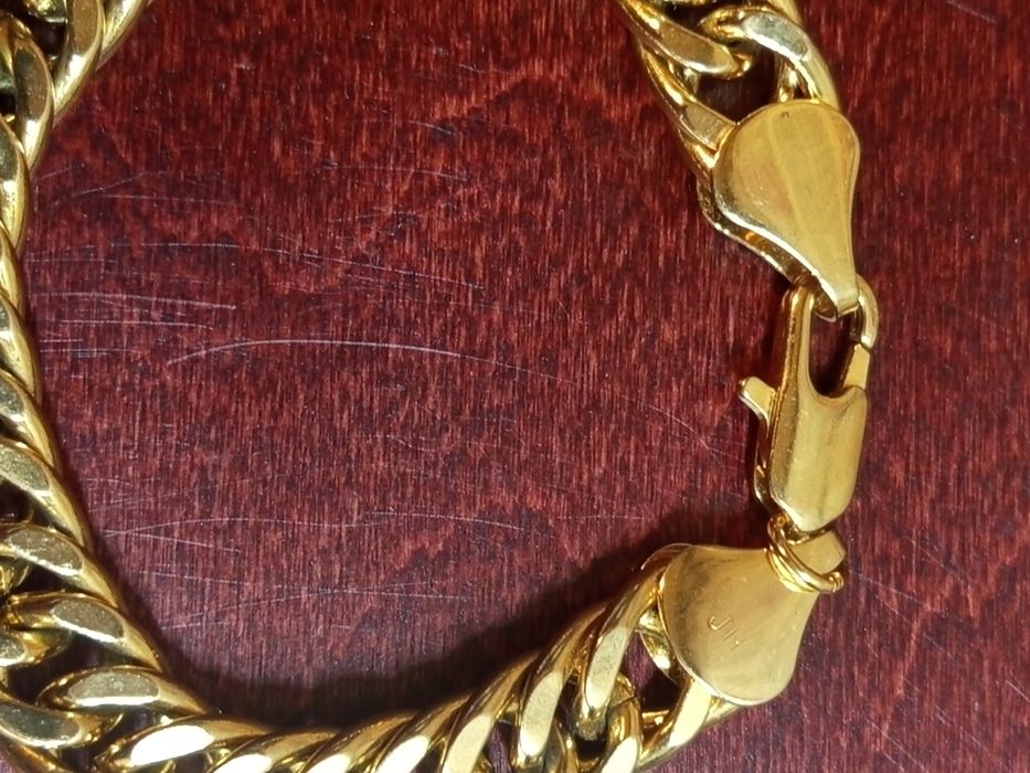 Масивна позлатена гривна