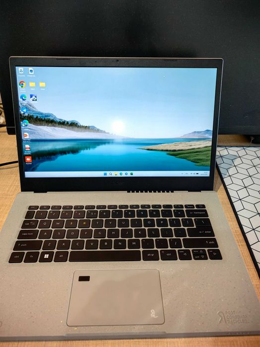 Продаю ноутбук Acer Aspire Vero в идеальном состоянии