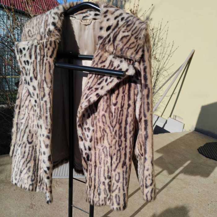 Haină de blană artificială