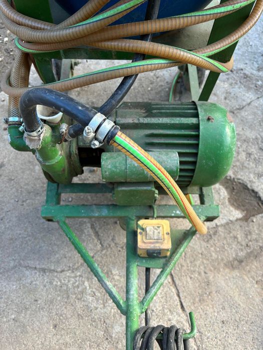 Продавам оранжерии и инвентар