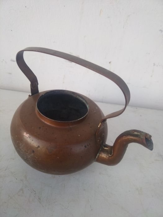 Лот от 6 броя бакърени/медни съдове.
1. Голям медна ваза 
2. Голям под