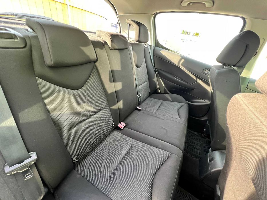 Автомобил Пежо 308