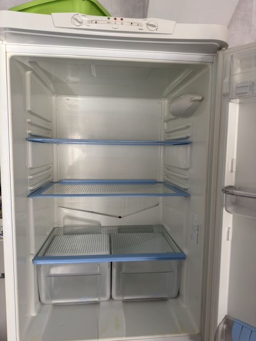Продам холодильник Indesit C 236G.016