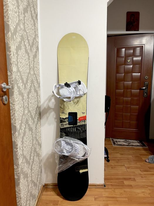 Placa snowboard 165 cm wide nitro cu legaturi