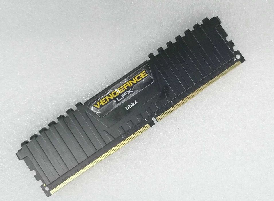 16GB Corsair Vengeance DDR4 2400mhz  CL 16 Vengeance