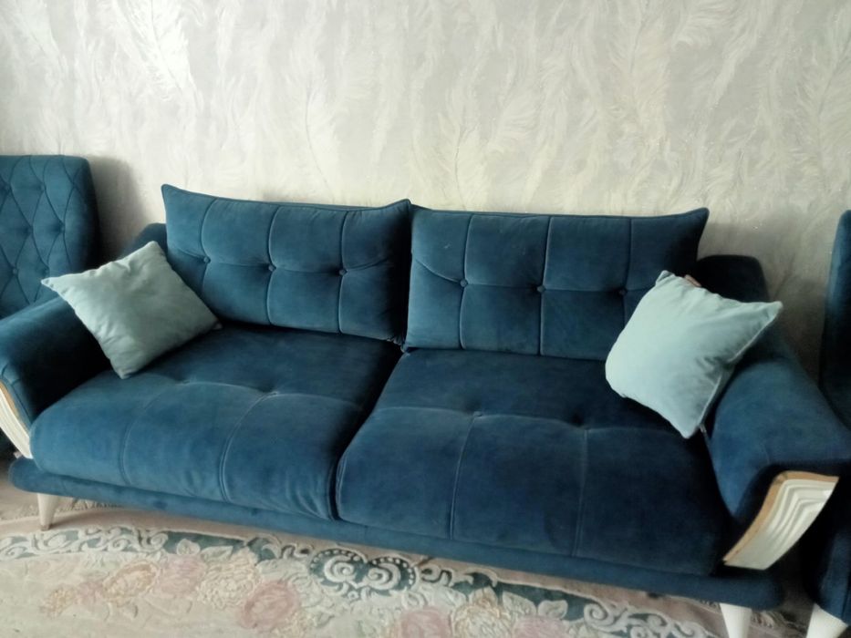 Продам диван с креслами